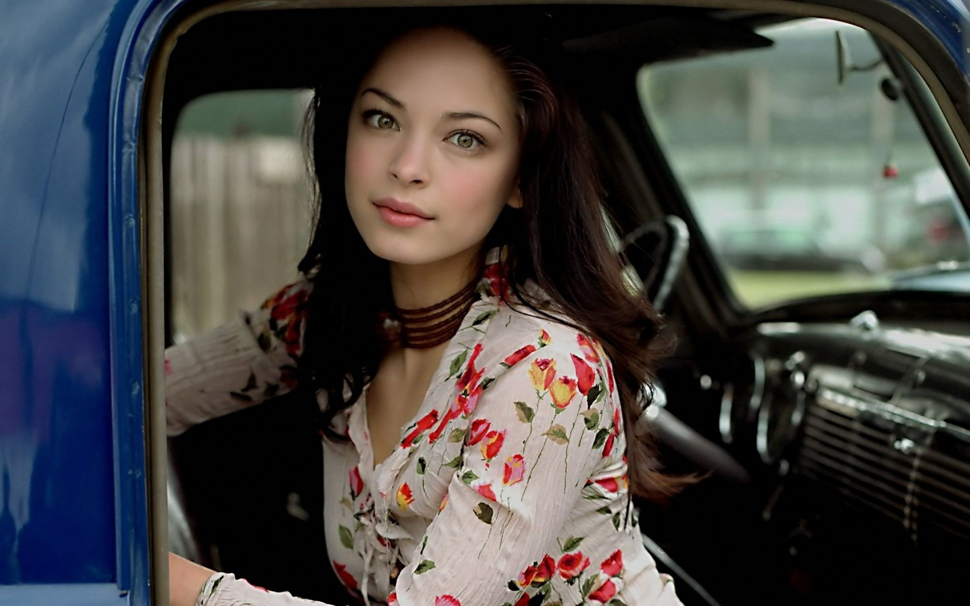 Kristin Kreuk Wallpaper