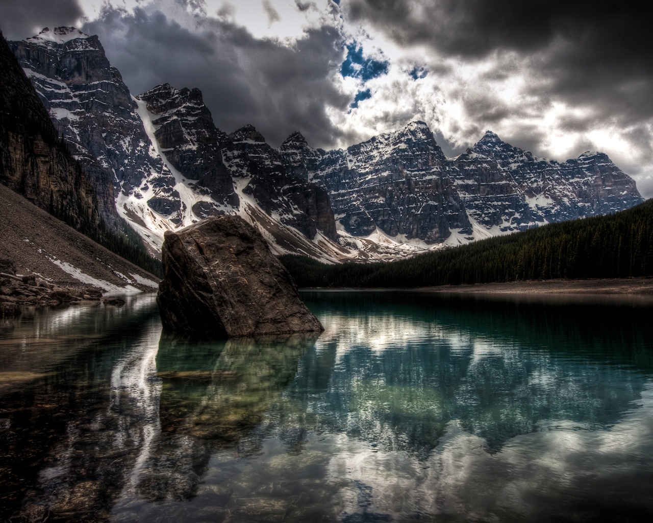 Moraine Lake Wallpaper